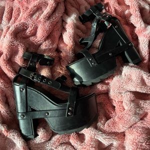 YRU brand size 9 Womens NIGHTCALL - BLACK